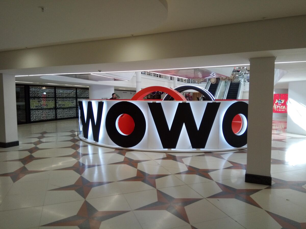 WOWO, Canal Walk 2019: Large branded retail installation in a high-traffic mall